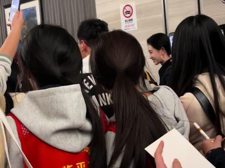 太火了~跟着大部队一通乱拍🤣#郭宇欣 #第三届杭州微短剧大会