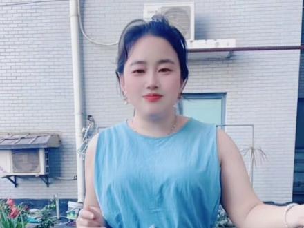 满满我觉得好看吗?我练习得很久,快点夸我。#珠满摇#鞠婧祎 #跳舞 #跳的不好开心就好