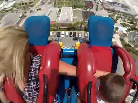 不同国家的跳楼机:印度跳楼机直接脱轨,瑞士看的人心发慌! #过山车第一视角 #刺激 #跳楼机