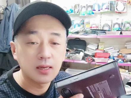 外置光驱,可以读取刻录DVD,CD,,3.0接口高速读取刻录,兼容Windows系统和苹果系统,不需驱动,一插即用。