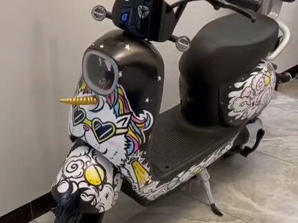 (下)一眼就看中的雅迪电动车Q6,改装完毕!#热搜榜 #好物推荐🔥 #这家店回头客超多 #薅羊毛 #强烈推荐 #良心推荐 #诚信经营 #你是凭实力刷到的 #好东西一起分享 #我要上热门 #实体店 #喜欢就关注我吧 #感谢那些默默给我点赞的人 #刷到的朋友开心快乐每一天