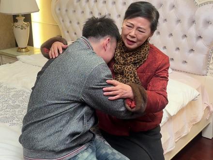 七岁继女糯米今天画了一张全家福,感动了我们所有人,婆婆也因为糯米爱的感化,改变了之前无理取闹的态度,并且为之前的所作所为给我道歉,家的温度也在此刻温暖着我的这个大家庭,所有的阴霾也随着婆婆的一声“对不起”随之飘散#记录真实生活 #婆媳 #夫妻生活 #婚姻 #vlog日常