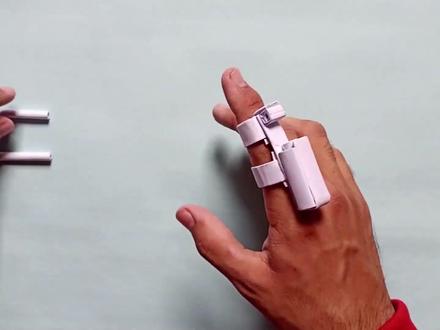 可以发射的机关小纸枪,手指一动,直接发射 #折纸 #手工玩具 #折纸教程 #手枪折纸 #创意手工折纸