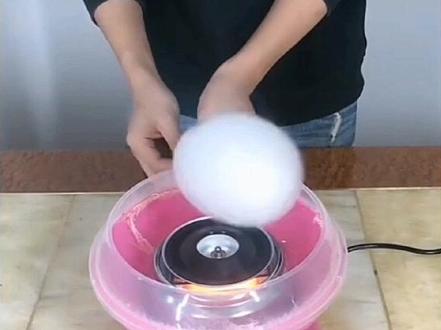 有了家用棉花糖机,自己在家也能做棉花糖啦