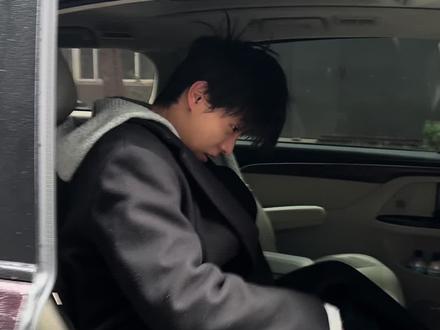 1.19出工啦~#野火 #马小宇 今天风好大,自己撑伞的学长哥哥@马小宇 #190 校园剧开拍啦!