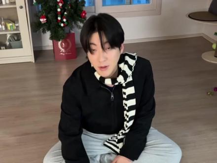 韩国男友的萝卜纸巾挑战!哈哈哈~除了费钱还挺好玩😂 #中韩情侣 #韩国男友 #情侣游戏 #情侣版萝卜纸巾挑战