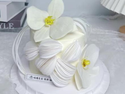 糯米纸球花制作教程来啦
#威化纸花 #威化纸蛋糕