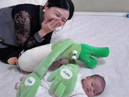 视频拍的真丑,但很真实😂,亲测有效,葱姨给哄睡了半小时哈哈#大葱哄娃神器 #落地醒神器 #带娃