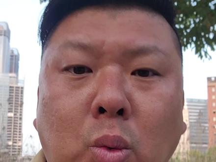我天!问界M9来了!几十万的价格,这样的配置,你们怎么看?评论区咱们聊一聊! #2023上海国际车展 #上抖音看新车 #新能源领航计划 #聚光者计划 #2023上海车展看新车