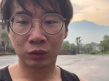 广州自驾新疆5000公里第2天!在郴州那不得来吃杀猪粉吗 每日更新广州自驾新疆 5000公里
国道混合高速 国道为主
第一天
广州天河➡️湖南郴州。
1广州天河➡️2清远清城区飞来峡
94公里 1.5h 高速45
2清远清城区飞来峡➡️ 3清远阳山县岭北镇政府
155 公里 2.5h 高速10
3清远阳山县岭北镇政府➡️4郴州苏仙
172公里 2h 高速37
路程94+155+172=421
高速费45+10+37=92
耗时1.5h+2.5h+2h=6h
吃完杀猪粉就准备开启新的旅程
郴州➡️长沙
第二天路线预告
1郴州白露塘➡️衡阳衡山县新塘收费站出口
187公里高速费58
2 衡阳衡山县新塘收费站出口➡️东瓜山夜市
(➡️鸭嘴公园 露营)
路程187+130=317
高速费58
耗时1小时50分+2小时6分=4h
#广州自驾游 #广州自驾新疆 #床车旅行 #旅行体验 #郴州吃喝玩乐