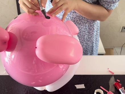 都说叫我出一个小猪的教程 来了 今天直播因为我儿子出镜 给我封了一天 下午做球出去街麦#气球造型 #网红波波球 #气球🎈