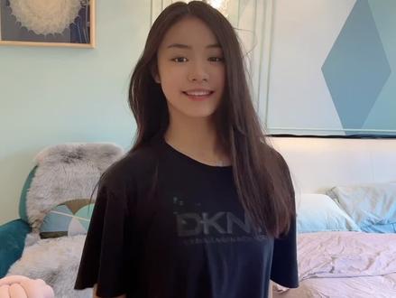 B姐学新技能了... 工作需要,敬请期待哦!😄 #金遥馨 @B姐 亮点是手套😂