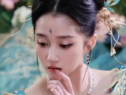 关晓彤河南春晚化身青鸟神女