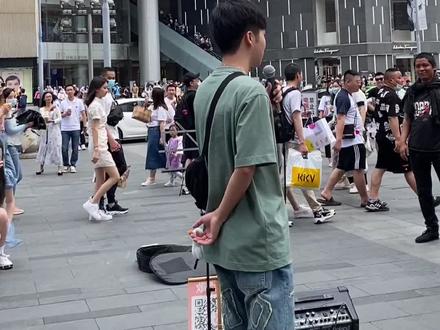 @颜人中 成都正火艺术中心,#颜人中2021十城巡演 我已就位,你们呢#颜人中 #街头歌手 #路演