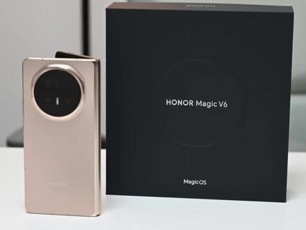 荣耀Magic V6旭日金配色首发开箱 质感颜值再次提升 又进化了#荣耀magicv6 #荣耀magicv6旭日金 #荣耀折叠屏 #折叠屏