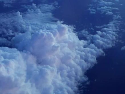 大气层不仅是天空的边界,更是生命的屏障。5分钟看懂对流层、平流层、中间层、热层、散逸层。为什么飞机在平流层飞?极光为什么在热层?答案在这里。
#大气科学 #气象科普 #臭氧 #极光