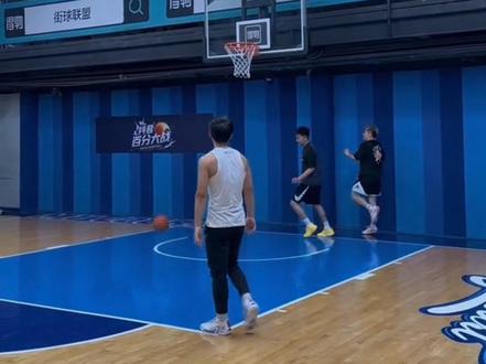 选秀前的预热!@肖的刘@小崔不会打🏀 @陈畅bil #篮球
