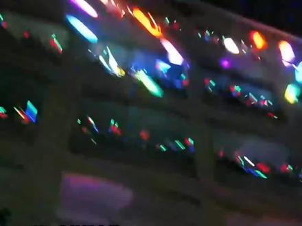 又是一年高考季,浙江某高中办了场喊楼演唱会。借你我的光,点亮高三学子的梦想!