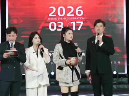 北疯团队参加斤宝生日会
@北疯小同学²⁶⁸⁸ @斤宝🥩³¹⁷
#活动现场氛围 #舞台互动时刻 #舞台视觉盛宴 #舞台魅力瞬间 #斤宝