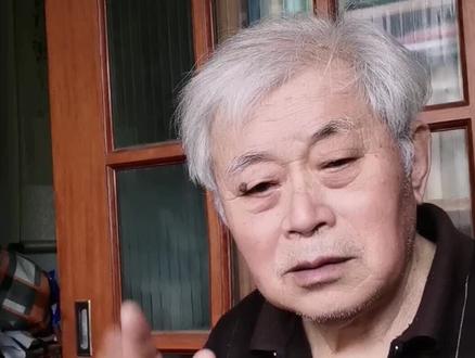 呄,指赅钱财的人。老呄,说话老卵。