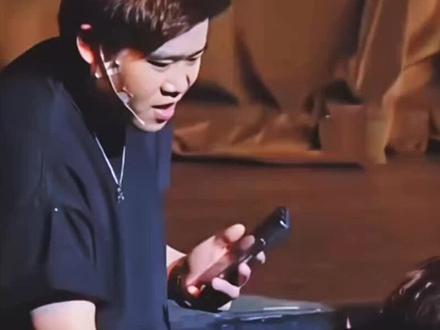 #歌曲在世界末日前结婚 “谁还敢聊天啊!”#二狗脱口秀 #脱口秀爆梗名场面 #内容过于真实