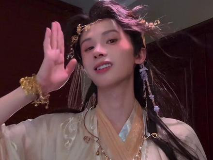 今天我穿黄色很想你~#探故知 #翻唱 #手势舞 #古风