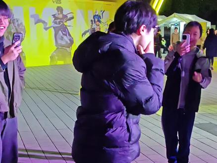 水姐线下很腼腆还给我们跳哦呐呐呐#水姐#哦呐呐呐#福州体育馆@水姐(4点播)黑暗组织首领,晚安姐姐义子