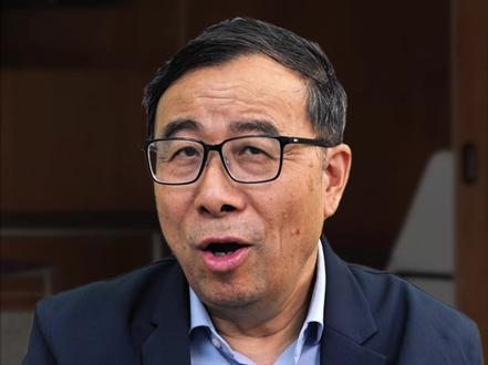 真正消耗人的从不是忙碌,而是不知为何而忙。 明明日子安稳事业顺利,却越忙碌越空虚,慢慢丧失生命力,这不是累而是职场倦怠。清华大学心理学教授彭凯平在新书《人生幸福课》里写给所有焦虑迷茫的职场人,倦怠从不来自忙碌,而是不知为何而忙,修炼福流状态,找回人生活力。#人生幸福课 #彭凯平 #积极心理学 #大渔大师课 #工作 #焦虑