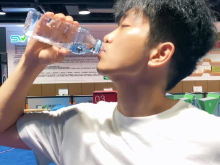 世间再无李相夷,唯留红绸飘人间。#习武者 #露楠小师弟 #莲花楼#红绸舞剑 #属于我的多巴胺夏天