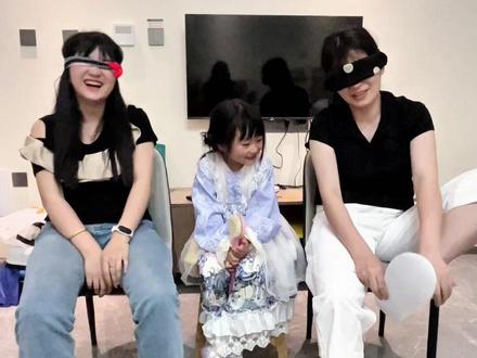 穿鞋挠痒痒游戏太好玩了#看一遍笑一遍 #亲子互动 #挠痒痒