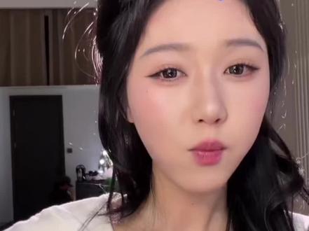 #岳雨婷 下一部剧#万渣朝凰 13号定妆,14号进组,男主老师是刘润铭和宋益凡 ,下下部剧和王凯沐拍的是虐剧,虐男主,男人的眼泪,女人的兴奋剂