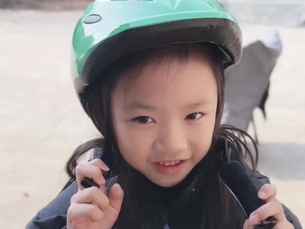 小孩自学轮滑全攻略,超实用! 教你小孩如何自学轮滑,从装备穿戴到滑行技巧全涵盖,快学起来!