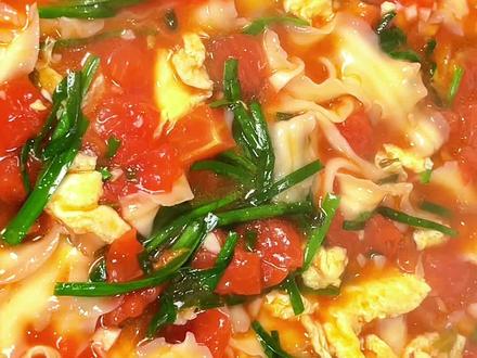 在家不知道吃什么,那就来一碗番茄鸡蛋刀削面汤酸味浓简单又美味##番茄 鸡蛋面##每日美食分享