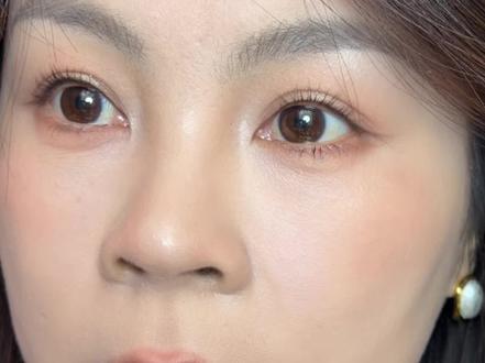 34岁自学化妆,拜年就化这个精致淡妆,亲戚朋友见了都夸越来越漂亮了!#新年妆容教程 #新手化妆教程 #淡妆 #妆容分享 #美妆 @DOU+小助手 @DOU+上热门