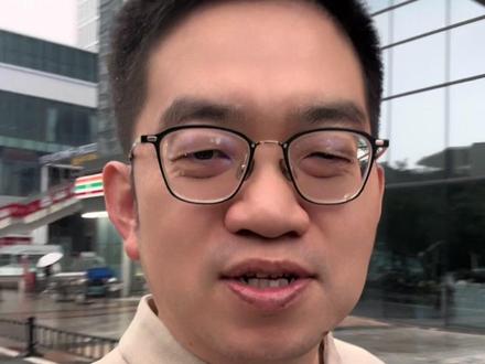 田朴珺采访段永平的尴尬局面 三个人的尴尬,本来都是同段位的大哥#段永平#王石#田朴珺