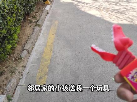 邻居送我5块钱的玩具,要我画一幅清明节手抄报,感觉自己赚大了 #玩具 #清明 #手抄报 #手绘 #马克笔