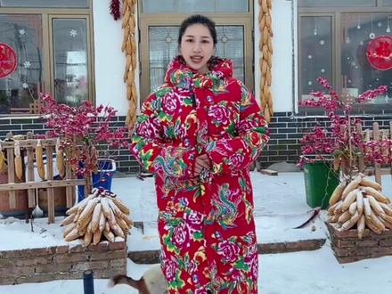 保姆级泼水成冰教程来啦,新手也能一次性泼成功,友情提醒:气温不够低不要轻易尝试哦!
#泼水成冰 #雾凇岛 #北国风光 #下雪就得这样玩 #村花闪亮登场