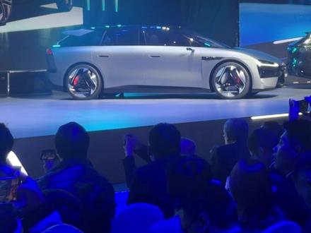 奇瑞高管:全固态电池明年上车星途ES8,纯电续航超1000公里 #直拍 #奇瑞星途