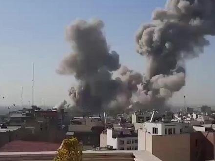 伊朗越打越狠!掐死油路,逼退美军航母 #空袭伊朗 #伊朗以色列 #中东局势最新消息