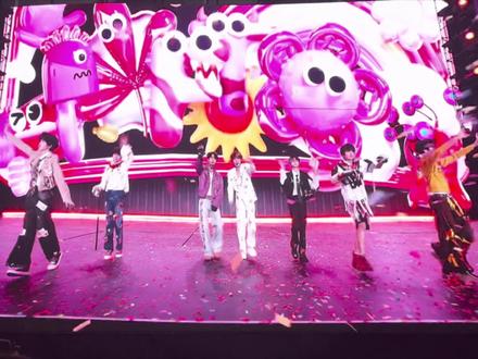 这个舞台真的每个人都特别萌啊,,,
12.26新音day1 《大舌头》 #张泽禹 #张峻豪 #左奇函陈浚铭 #陈思罕聂玮辰李煜东 #tf家族