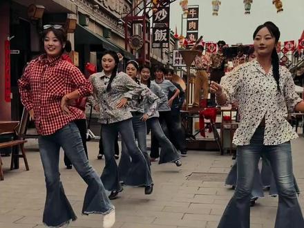 我妈88年属猴的。今年62岁了,穿上这个裤子跟小姑娘一样#谁穿谁好看系列 #源头工厂 #冬季穿搭 #敏姐女裤工厂 #后妈裤