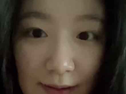 元宵直播网友把舒华认成雨琦,舒华:______!!! #gidle #gidle组合 #叶舒华 #宋雨琦 #综艺 #娱乐 #明星 #搞笑 #kpop #爱豆 #直播