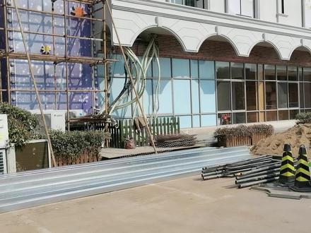 鱼尾钢结构焊接,钢结构电梯井架施工现场实拍 #施工现场实拍 #记录在工地上的日子 #工程案例