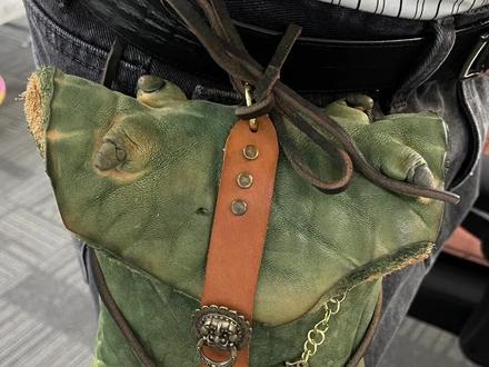 手工制作腰包,牛🥚🥚的皮真厚,搞了一个多小时才弄完,效果还不错#手工皮具 #diy手工包 #手工diy