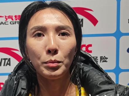 第十五届全运会田径项目女子100米栏决赛,林雨薇12秒94赛季最好成绩摘得铜牌。赛后,林雨薇表示,对自己满意也不满意,因为所有人都想拿,但冠军只有一个。同时她特别恭喜了冠军刘景扬,在她参加的第三届全运会获得了这枚沉甸甸的金牌。#十五运她力量 #林雨薇 #刘景扬 (中国妇女报全媒体记者 杨一帆 杨睿 剪辑 蔡冷玥)