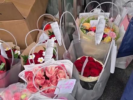 在上海跑外卖,520鲜花都送不完 #鲜花贩卖员 #完成送花任务 #鲜花投递员