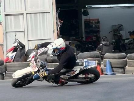 莫名其妙摔一跤,看视频复盘还是有原因的 #压弯#摩托车事故#安驾培训#金卡纳练习