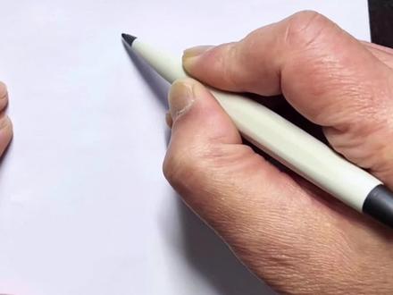 元旦到啦,小朋友!新的一年,愿你像小超人一样勇敢探索世界,像小画家一样描绘美好梦想,天天笑口常开!