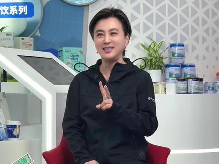 生动是向往远方,行动是用脚走向远方。所以我们只有把身和脚结合起来,生命才能走得更远。