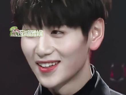 说让你多玩点手机总觉得在害你#炽热吸引 #崔雨鑫 #方瑾 #直播